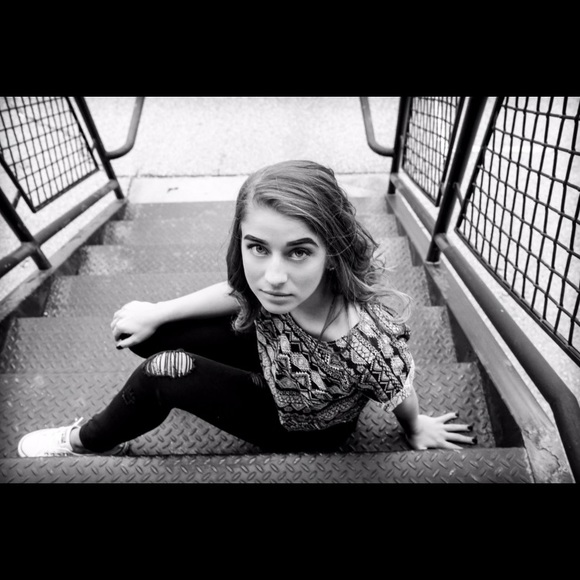 Meet your Posher, Camryn - Picture 1 of 1